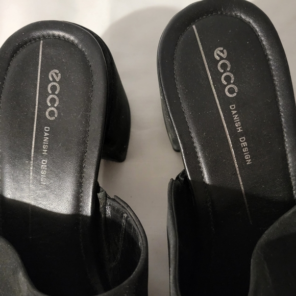 ECCO PEEPTOE HEEL SANDAL - Picture 2 of 3